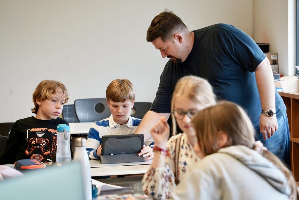 Atelier "Alexa, pourquoi es-tu une femme?" (Photo prise par la Commune de Mamer)